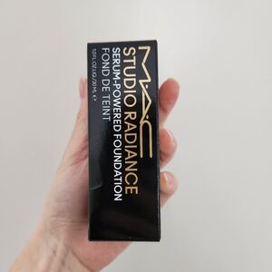 Mac Cosmetics Studio Radiance Serum Powered Foundation